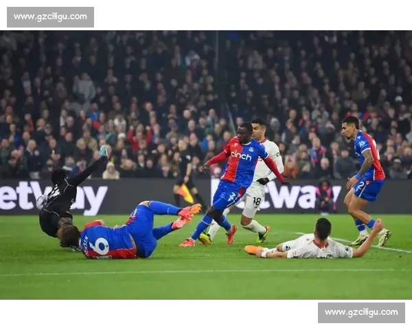 裁判视角直击！奥利塞奔袭半场破曼联，顶级速度震撼全场